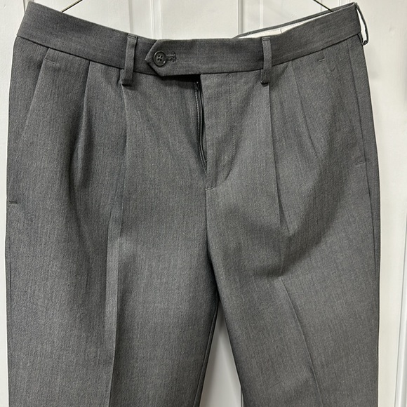 Express Dress Pants Grey Pleated & Cuffed Photographer Fit - Picture 3 of 7